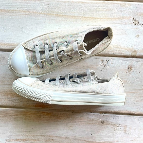 Girls Converse Shoes - Picture 2 of 6